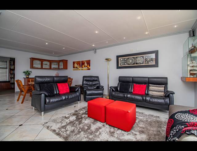 3 BEDROOM DUET FOR SALE IN HARTENBOS HEUWELS